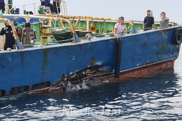 3일 오전 제주 북쪽 8.5km 해상에서 선박과 충돌한 부산선적 어선 C호의 선미 부분이 파손돼 있다. [제주해양경찰서 제공]