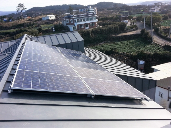 제주도내 마을공동이용시설에 대한 태양광발전시설 설치 지원이 이뤄진다. /사진=제주특별자치도