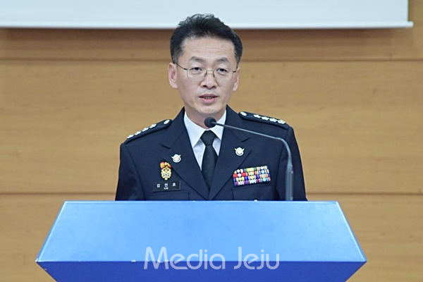 김언호 서귀포해양경찰서장이 12일 열린 취임식에서 취임사를 하고 있다. [서귀포해양경찰서]