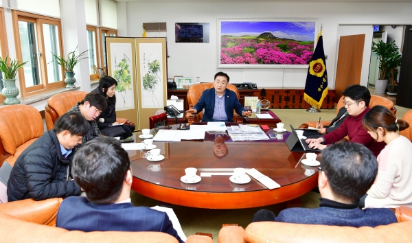 김태석 제주도의회 의장이 도의회 출입기자들과 2020년 신년 대담을 갖고 있다. /사진=제주특별자치도의회