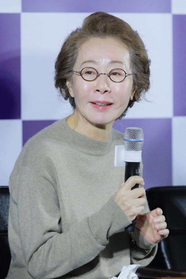 미국 영화제 연기상 부문 20관왕의 기록을 세운 배우 윤여정.[유대길 기자, dbeorlf123@ajunews.com]