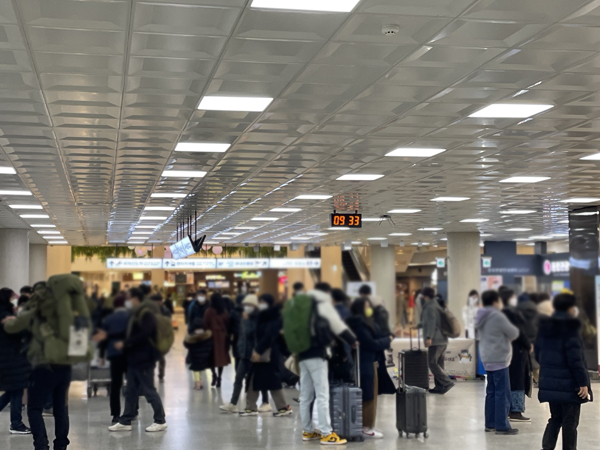 지난 설연휴 기간 제주국제공항을 찾은 입도객들.