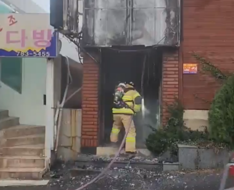구좌읍 한 지하 노래방에서 화재가 발생한 가운데 불을 지른 60대가 경찰에 붙잡혔다/사진=제주소방안전본부