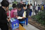 도남초등학교 학생들, 잠자는 동전으로 동전투표기 투표 참여