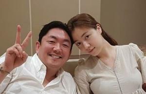 방송인 LJ, 배우 류화영과 사생활 사진 게재…허락없이 올린 사진 아니냐는 의혹 증폭