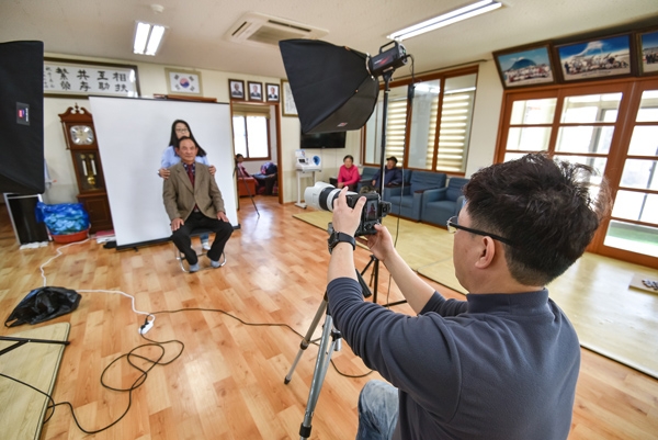 제주소셜미디어협의회가 최근 우도에서 '하우다의 찾아가는 사진관' 프로젝트를 진행했다.