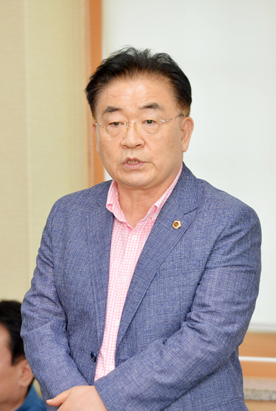 김태석 의장이 31일 열린 의원총회에서 발언을 하고 있다. /사진=제주특별자치도의회
