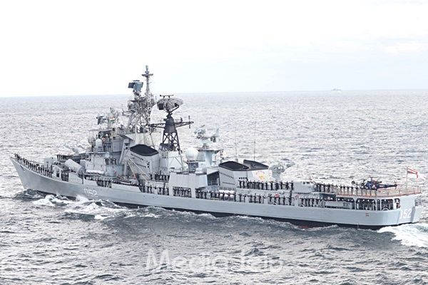 2018 대한민국 해군 국제관함식 해상사열에 나선 인도 라나함. © 미디어제주