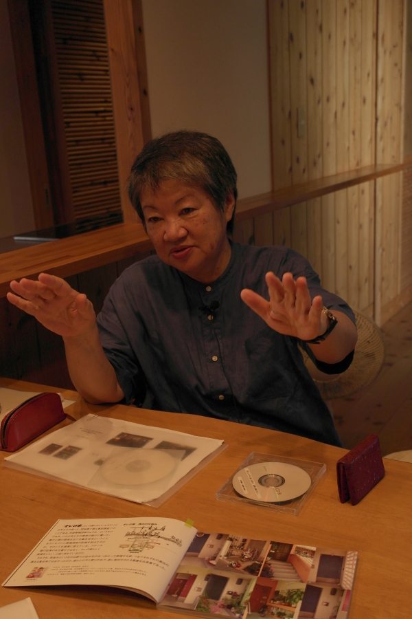 미야코지마의 지역성을 담은 건축활동을 하는 건축가 이시미네씨. 미디어제주