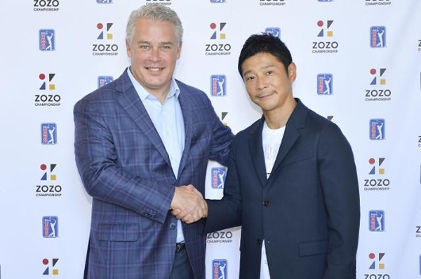 [일본 최조의 PGA 투어 정규대회 개최 합의를 한 타이 보타우 PGA 투어 국제 개발 부사장(왼쪽)과 마에자와 유사쿠 ZOZO 그룹 대표. 사진=PGA 투어 제공]