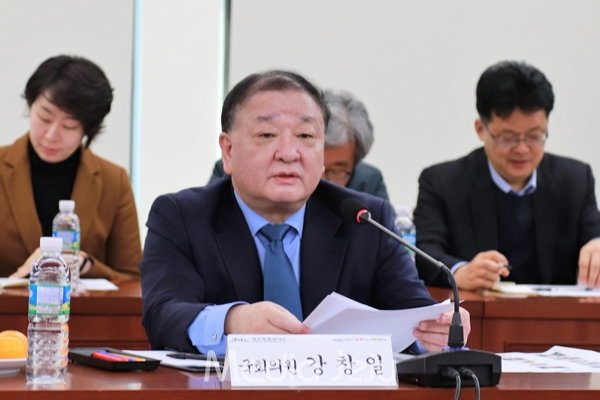 강창일 의원이 21일 원희룡 지사와의 정책협의회에서 모두발언을 하고 있다. ⓒ 미디어제주