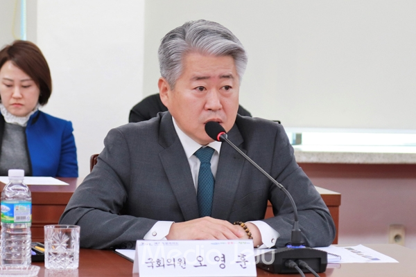오영훈 의원이 21일 원희룡 지사와의 정책협의회에서 모두발언을 하고 있다. ⓒ 미디어제주