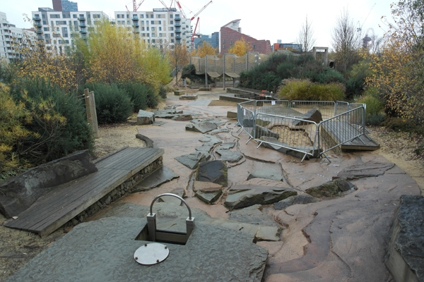텀블링베이의 남쪽에 있는 놀이공간. 물과 관련된 놀이를 실컷할 수 있다. 미디어제주