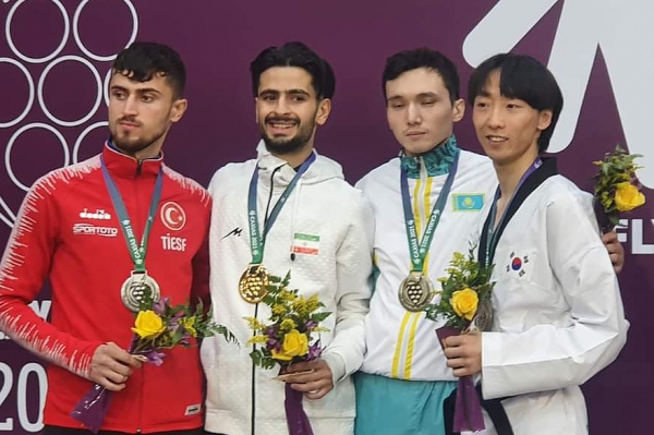 사진 맨 오른쪽이 동메달리스트 이로운 선수.