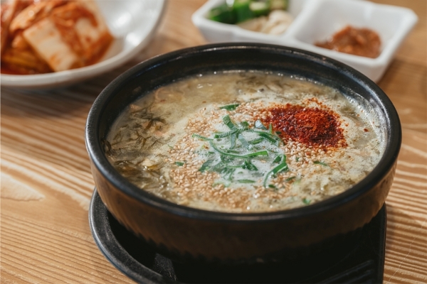 또똣한 보양식 한 그릇 '몸국, 고기국수'