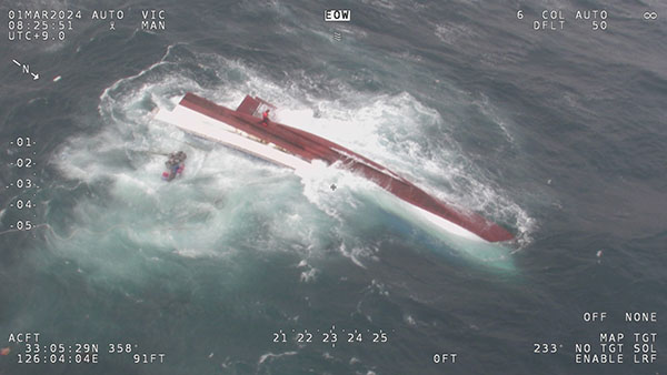 1일 오전 7시24분경 서귀포 마라도 서쪽 해상에서 33톤급 근해연승어선이 침몰, 2명이 실종돼는 사고가 발생했다. /사진=제주해양경찰서.