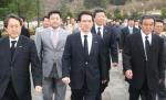 김형오 의장, 4.3공원 방문..."영령들의 명복 빈다"