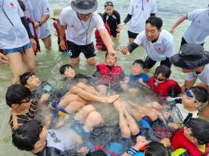 수상안전강사봉사회, 여름철 물놀이 예방 생존수영 봉사활동 진행